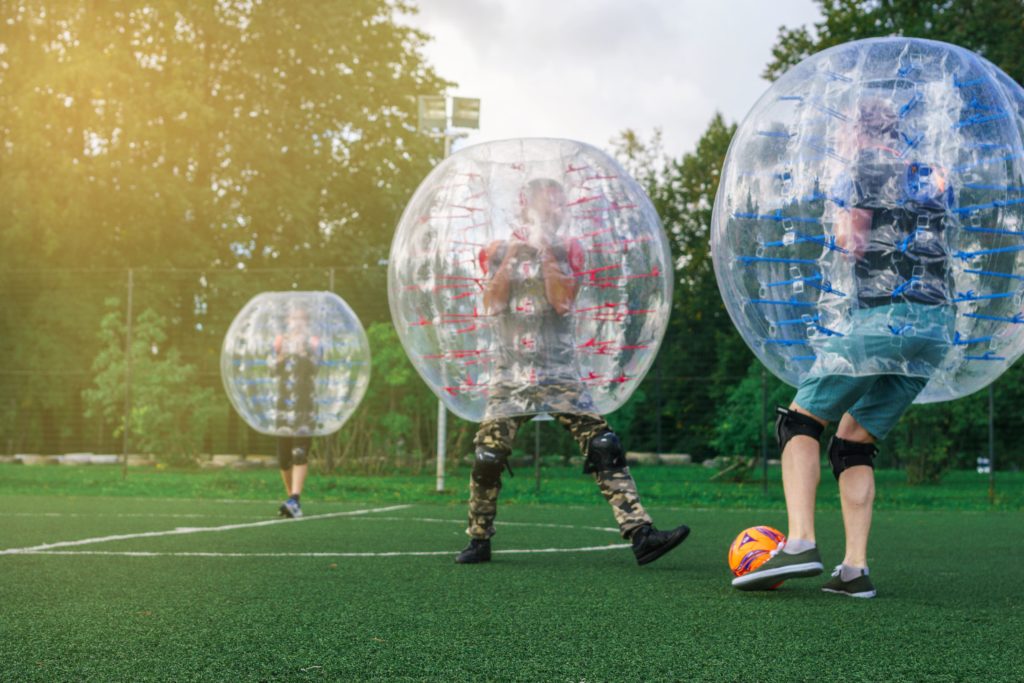 futbol burbuja es una de las mejores actividades para adultos en Barcelona